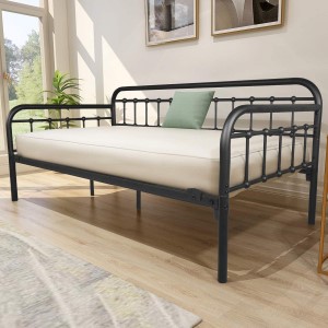 <strong>9. HOMERECOMMEND Metal Daybed</strong>